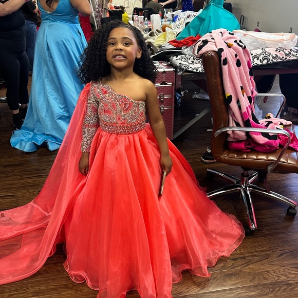 One More Couture: One Shoulder gown  size 4 - Picture 3 of 3